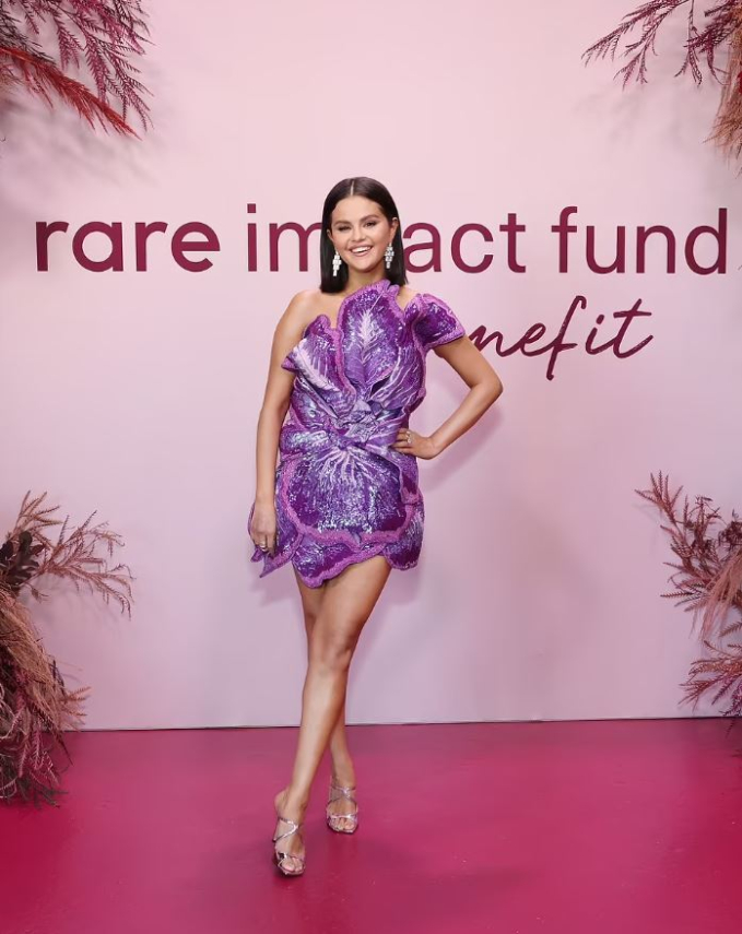 Selena Gomez lộ diện rạng rỡ, được bạn thân hiến thận đến ủng hộ ở sự kiện - Ảnh 4.