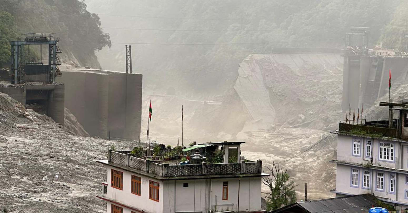 Ấn Độ vỡ hồ băng trên dãy Himalaya, Nhật Bản hứng sóng thần  - Ảnh 1.