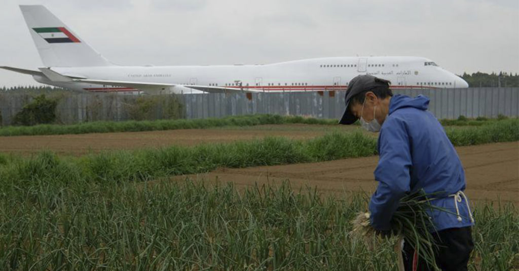 Lão nông không di dời dù được đền bù 41,1 tỷ: “Bẻ cong” đường băng sân bay, muốn vào ruộng phải xuyên qua lòng đất - Ảnh 1.