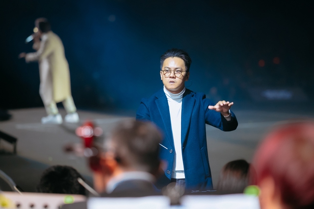 Ông xã Thanh Hằng là nhạc trưởng show Hà Anh Tuấn, lí do cô tham dự concert hóa ra không phải chỉ vì "bạn thân"! - Ảnh 3. Ông xã Thanh Hằng là nhạc trưởng show Hà Anh Tuấn, lí do cô tham dự concert hóa ra không phải chỉ vì "bạn thân"! - Ảnh 3.