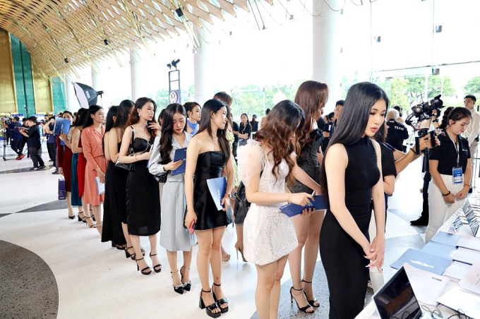 Dàn mỹ nhân đọ sắc tại buổi sơ khảo Miss Cosmo Vietnam 2023: Ngọc Châu khoe nhan sắc quyến rũ vẫn bị thí sinh LGBT chiếm “spotlight” - Ảnh 12.