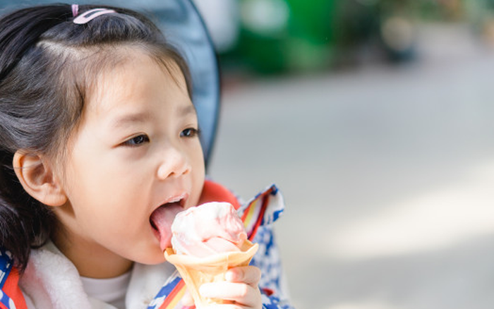 Cha mẹ lưu ý nên hạn chế cho trẻ dưới 6 tuổi ăn 3 loại thực phẩm này - Ảnh 1.