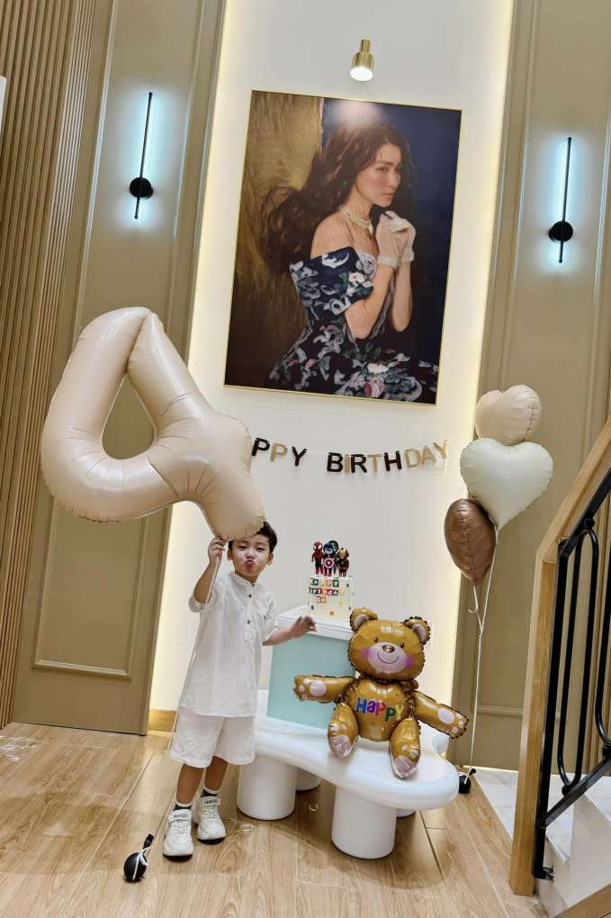 Hòa Minzy tổ chức sinh nhật cho bé Bo, biểu cảm đáng yêu của quý tử gây sốt - Ảnh 2.