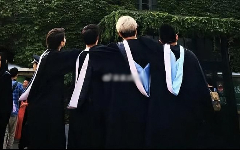 Nữ diễn viên được mệnh danh "Đát Kỷ đẹp nhất màn ảnh" đau đớn khi con trai ngột qua đời - Ảnh 3. Nữ diễn viên được mệnh danh "Đát Kỷ đẹp nhất màn ảnh" đau đớn khi con trai ngột qua đời - Ảnh 3.