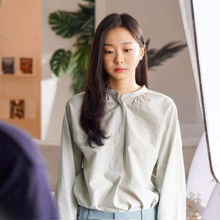 Kim Da Mi mặc đẹp từ trong phim đến ngoài đời, style cô sinh viên hay nàng công sở đều cân đẹp - Ảnh 2.