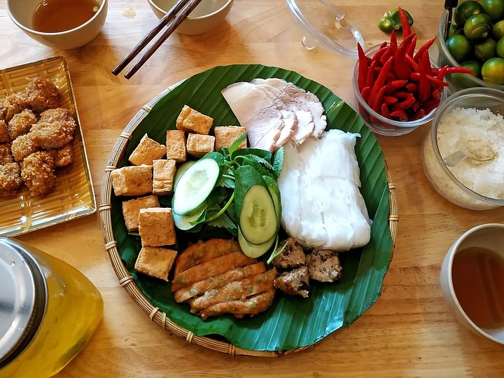 Báo quốc tế gợi ý các món ăn &quot;ví như linh hồn&quot; của ẩm thực Việt Nam - Ảnh 4.