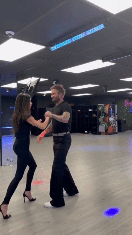 Hot rần rần clip vợ chồng David Beckham khiêu vũ: Có ai kết hôn hơn 2 thâp kỷ vẫn tình tứ thế này? - Ảnh 6.