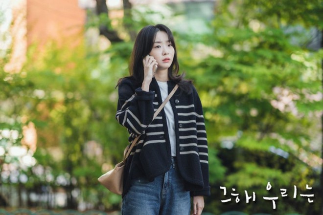 Kim Da Mi mặc đẹp từ trong phim đến ngoài đời, style cô sinh viên hay nàng công sở đều cân đẹp - Ảnh 4.