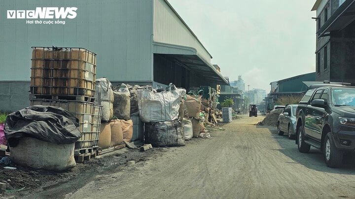 Cận cảnh ô nhiễm chết chóc tại cụm công nghiệp 3 không ở Bắc Ninh - Ảnh 10.