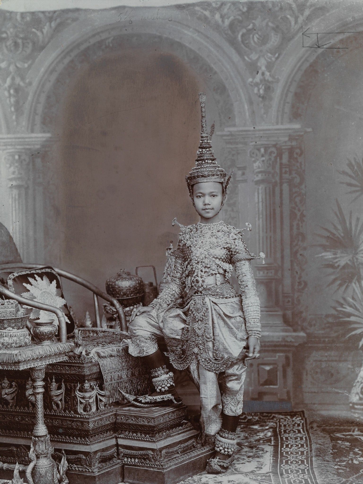 Ngắm ảnh chụp thật của các nhân vật hoàng tộc khắp thế giới thế kỷ trước, trông có xa hoa như hình dung? - Ảnh 3. Ngắm ảnh chụp thật của các nhân vật hoàng tộc khắp thế giới thế kỷ trước, trông có xa hoa như hình dung? - Ảnh 3.
