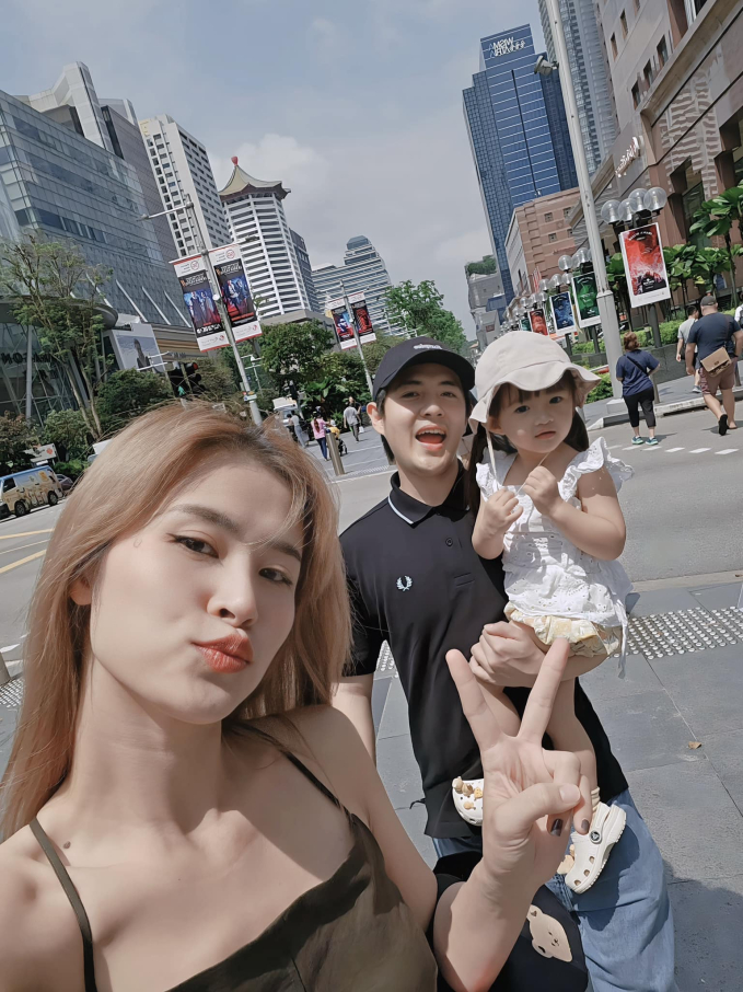 Đông Nhi xuất hiện tươi tắn bên Phạm Quỳnh Anh, để lộ 1 chi tiết khác lạ giữa nghi vấn mang thai con thứ 2 - Ảnh 5. Đông Nhi xuất hiện tươi tắn bên Phạm Quỳnh Anh, để lộ 1 chi tiết khác lạ giữa nghi vấn mang thai con thứ 2 - Ảnh 5.