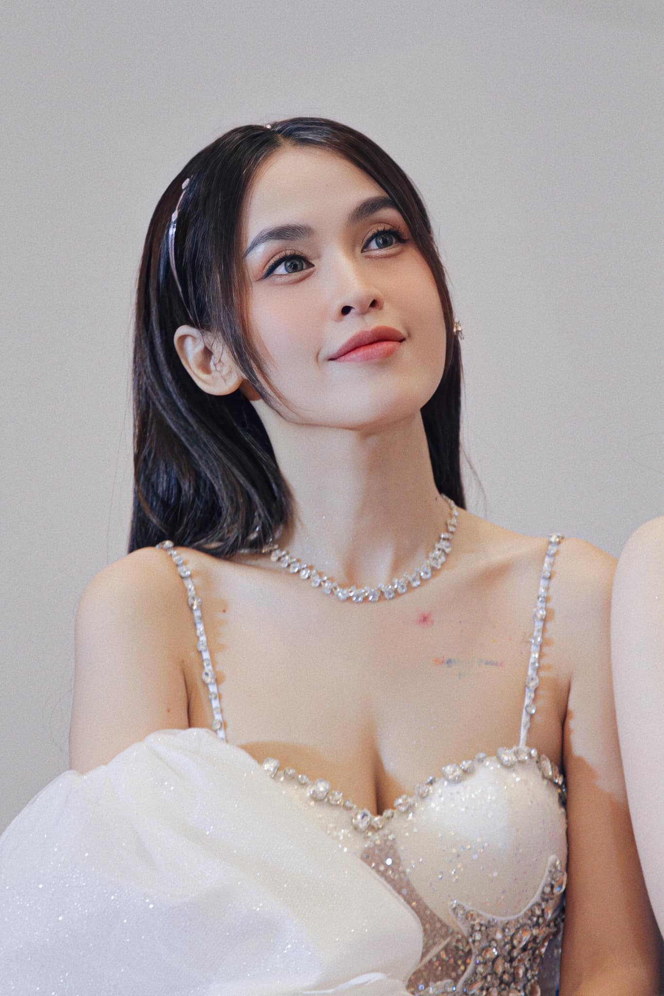 4 chị đẹp Vbiz được netizen Trung Quốc hết lời khen ngợi nhan sắc: Bất ngờ nhất là độ &quot;hack tuổi&quot; của một nữ diễn viên - Ảnh 10.
