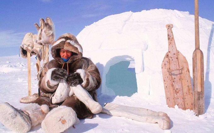 Khám phá cuộc sống của tộc &quot;người tuyết&quot; ở Bắc Cực: Chịu lạnh giỏi nhất thế giới, tuân thủ một nguyên tắc sinh tồn suốt hàng nghìn năm - Ảnh 2.