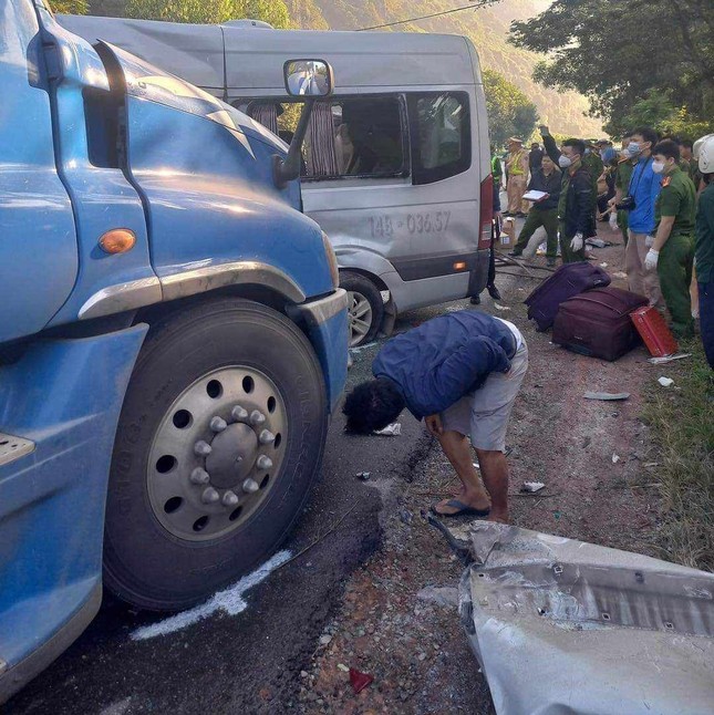 Vụ tai nạn thảm khốc tại Lạng Sơn: Khởi tố vụ án, tạm giữ tài xế xe khách - Ảnh 2.