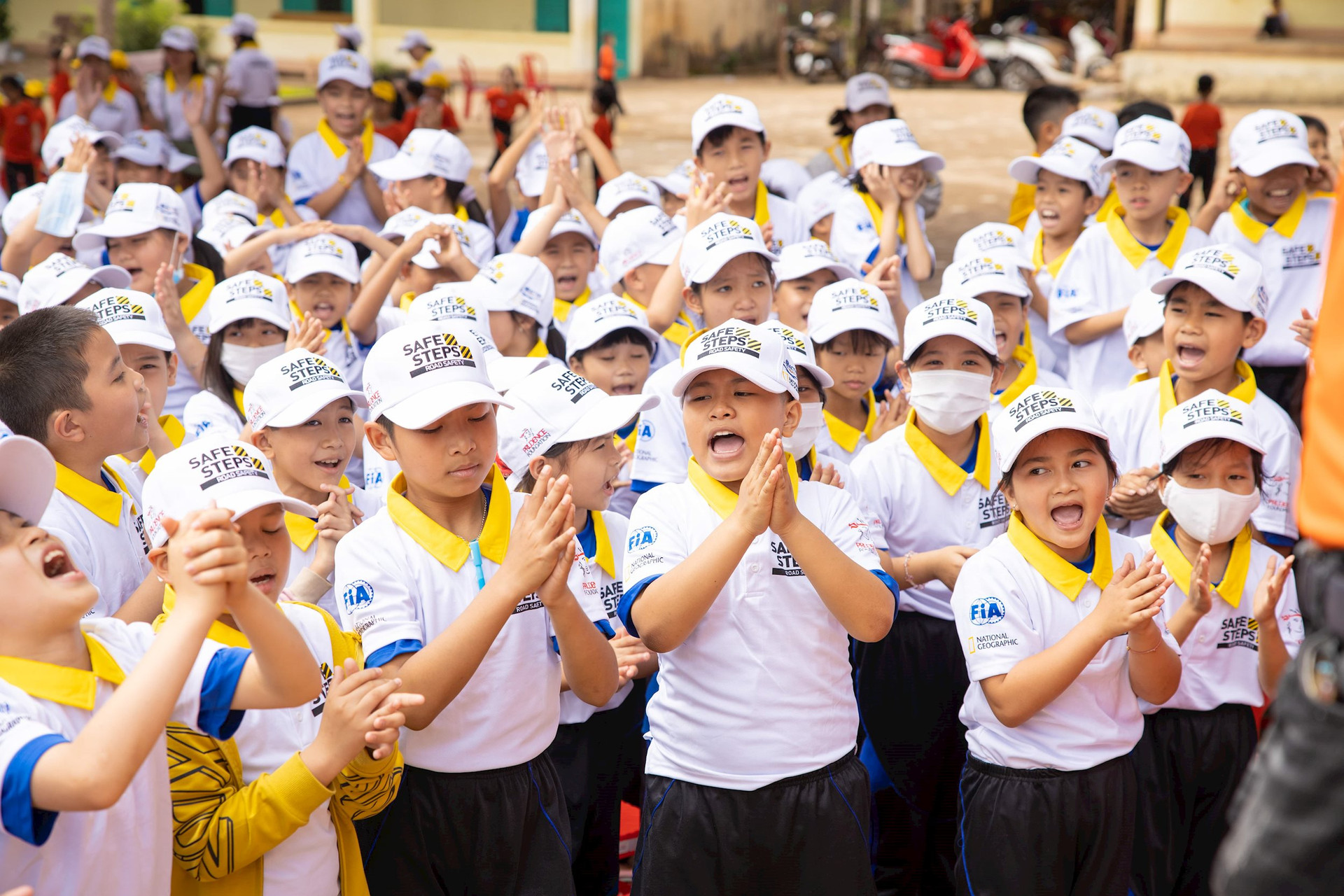 “Bạn đồng hành” kiến tạo đường đến trường an toàn cho 13.000+ học sinh: Để hành trình tiếp thu tri thức không còn rình rập hiểm nguy - Ảnh 5.