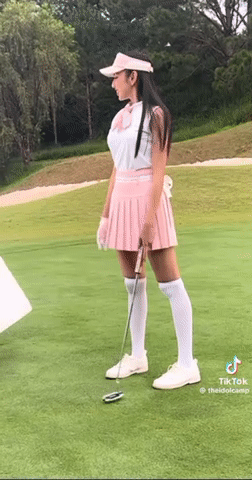 Hoa hậu Thùy Tiên bị netizen kém duyên bình luận khiếm nhã vì hình ảnh xuất hiện trên sân golf, trợ lý lên tiếng - Ảnh 1.