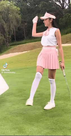 Hoa hậu Thùy Tiên bị netizen kém duyên bình luận khiếm nhã vì hình ảnh xuất hiện trên sân golf, trợ lý lên tiếng - Ảnh 2.