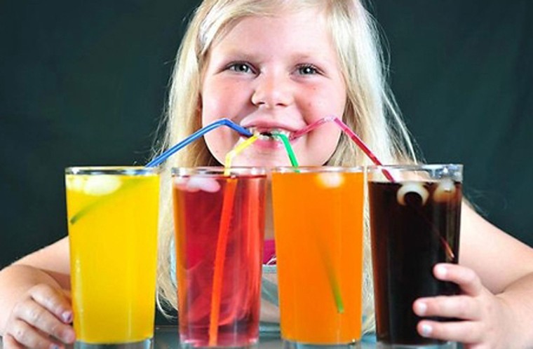 Trẻ uống nhiều soda khiến tương lai dễ nghiện rượu: Giải thích mới - Ảnh 2.