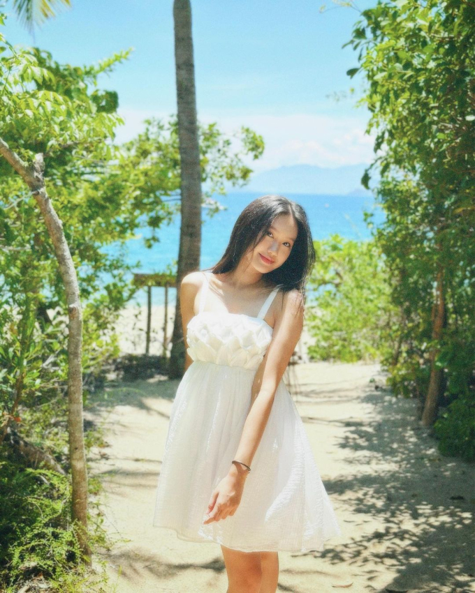 Cô dâu của Đoàn Văn Hậu: Tiểu thư Hà thành mê diện đồ local brand bình dân, style thanh lịch sành điệu ai cũng mê - Ảnh 4. Cô dâu của Đoàn Văn Hậu: Tiểu thư Hà thành mê diện đồ local brand bình dân, style thanh lịch sành điệu ai cũng mê - Ảnh 4.