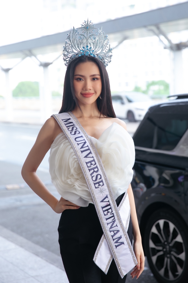 Bùi Quỳnh Hoa gây thất vọng với trình giao tiếp ở Miss Universe: Hết tiếng Việt đến ngoại ngữ đều &quot;nói lộn xin nói lại&quot;- Ảnh 2.