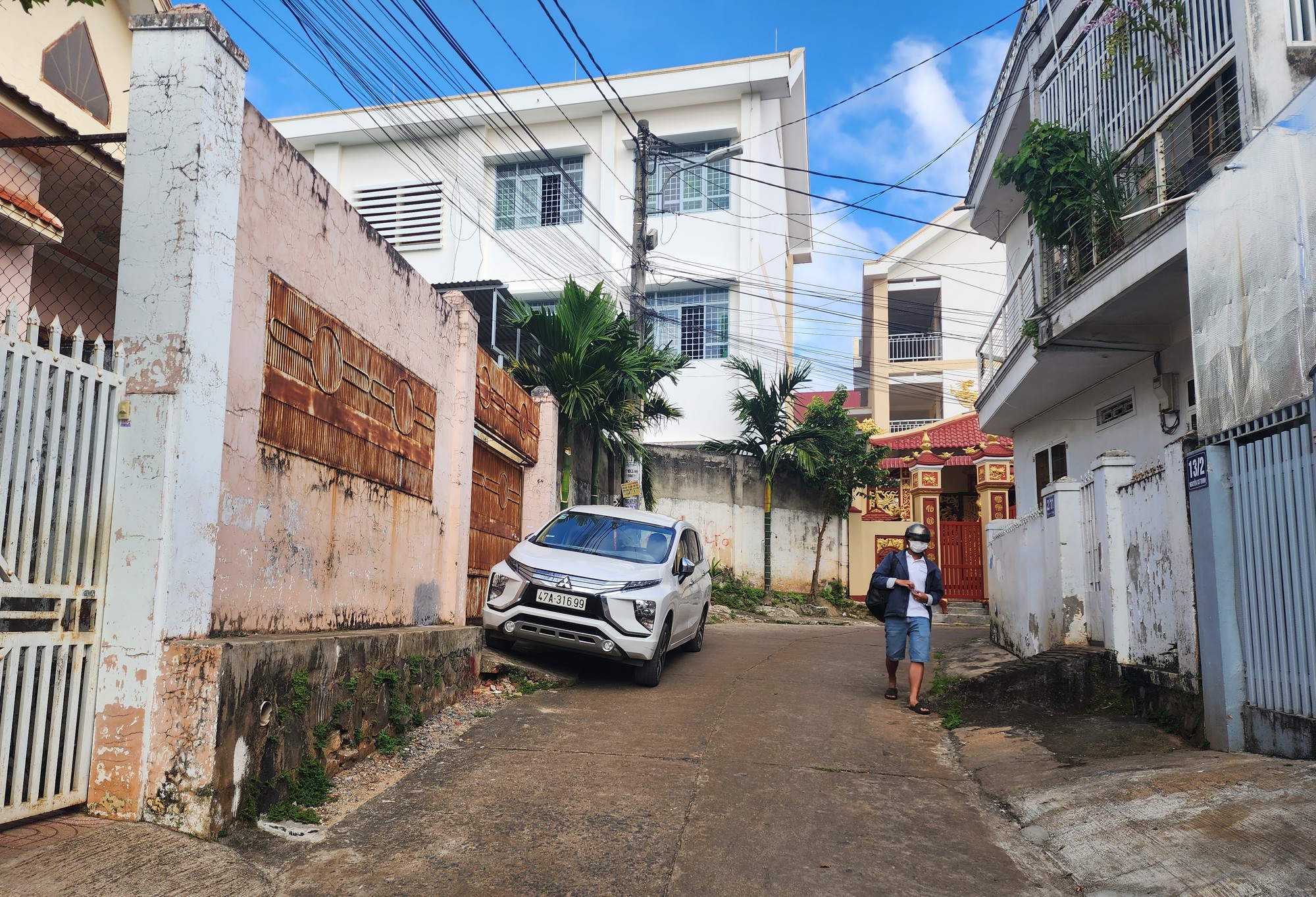 Vụ học sinh bị nhóm bạn đánh hội đồng: Nam sinh gãy ngón tay, công an vào cuộc - Ảnh 2. Vụ học sinh bị nhóm bạn đánh hội đồng: Nam sinh gãy ngón tay, công an vào cuộc - Ảnh 2.