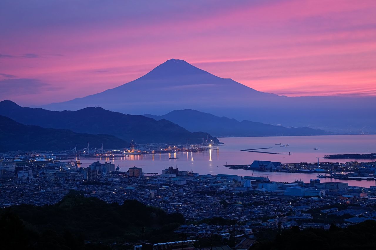 Từng &quot;phát ngán&quot; mỗi khi thấy núi Phú Sĩ, chàng thanh niên khiến cả thế giới ngỡ ngàng với những bức ảnh đẹp mê đắm về ngọn núi già của quê hương - Ảnh 2.