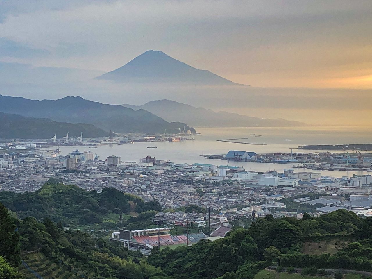 Từng &quot;phát ngán&quot; mỗi khi thấy núi Phú Sĩ, chàng thanh niên khiến cả thế giới ngỡ ngàng với những bức ảnh đẹp mê đắm về ngọn núi già của quê hương - Ảnh 4.