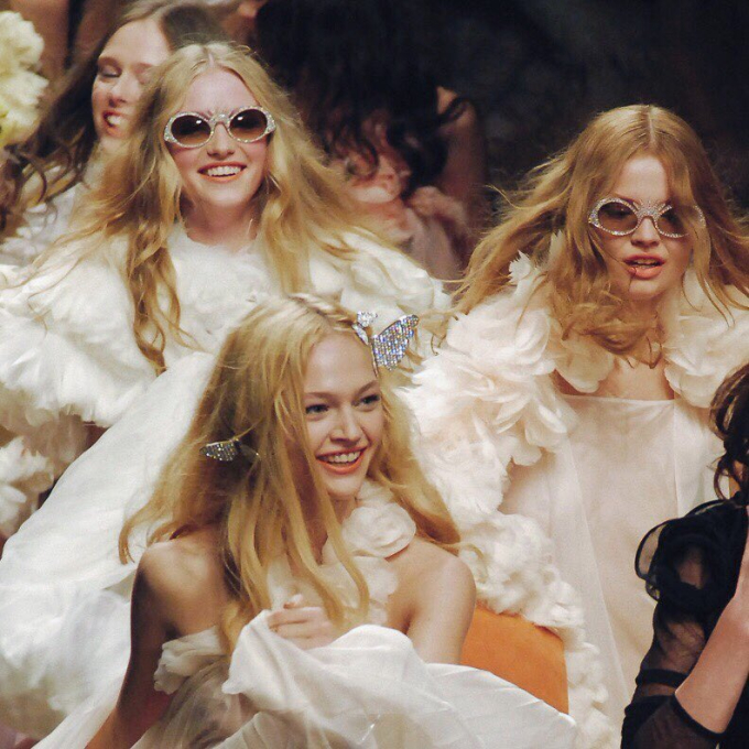 Hot lại khoảnh khắc dàn model hoá các nàng tiên bay nhảy trên sàn diễn của những nụ cười show Sonia Rykiel 2008 - Ảnh 2.