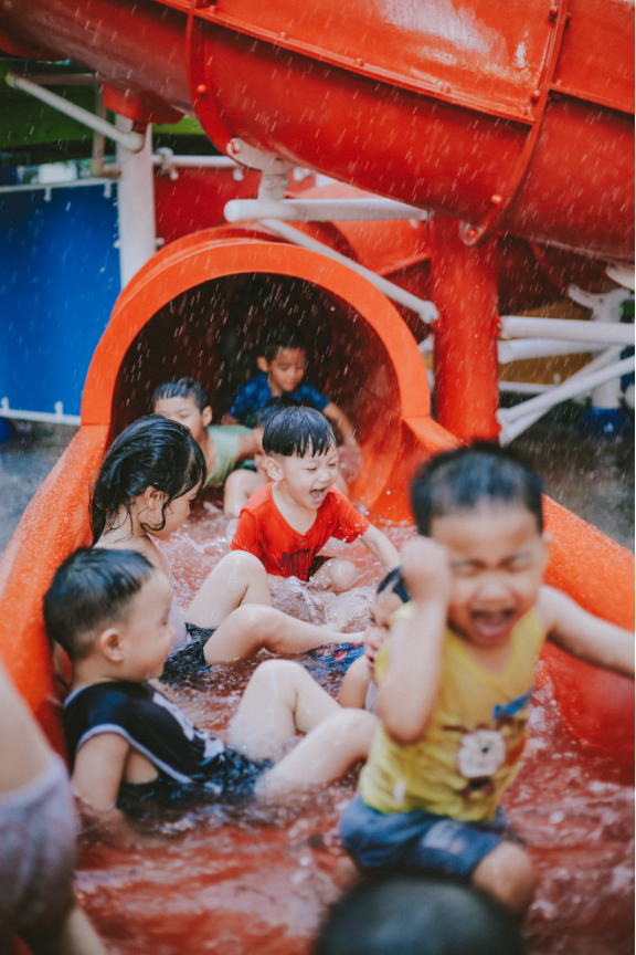 Tuổi thơ hạnh phúc của những cư dân nhí tại miền biển giữa lòng Hà Nội - Ảnh 3. Tuổi thơ hạnh phúc của những cư dân nhí tại miền biển giữa lòng Hà Nội - Ảnh 3.