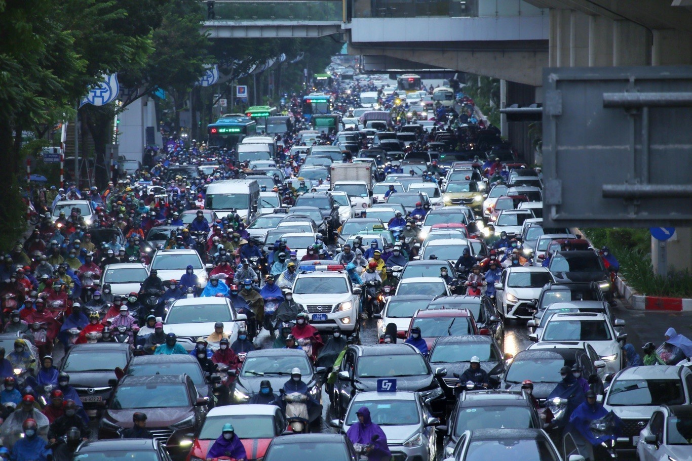 Hà Nội: Mưa rét kèm tắc đường trong ngày đầu tuần - Ảnh 5.