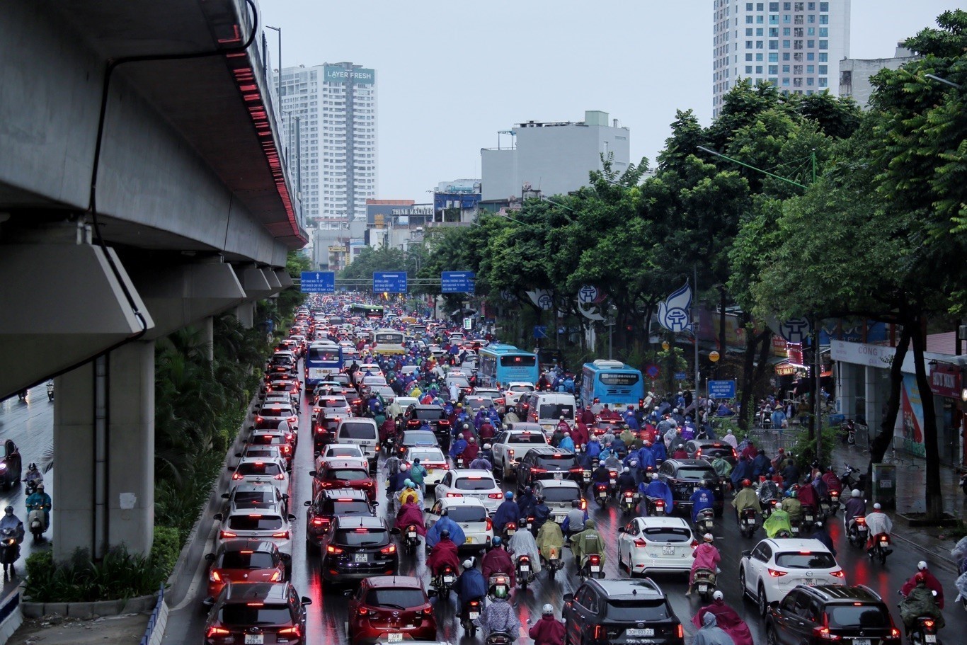 Hà Nội: Mưa rét kèm tắc đường trong ngày đầu tuần - Ảnh 2.