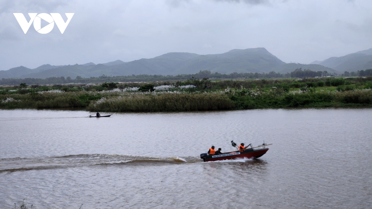 Rủ nhau tắm sông, 4 học sinh ở Phú Yên bị đuối nước - Ảnh 1.