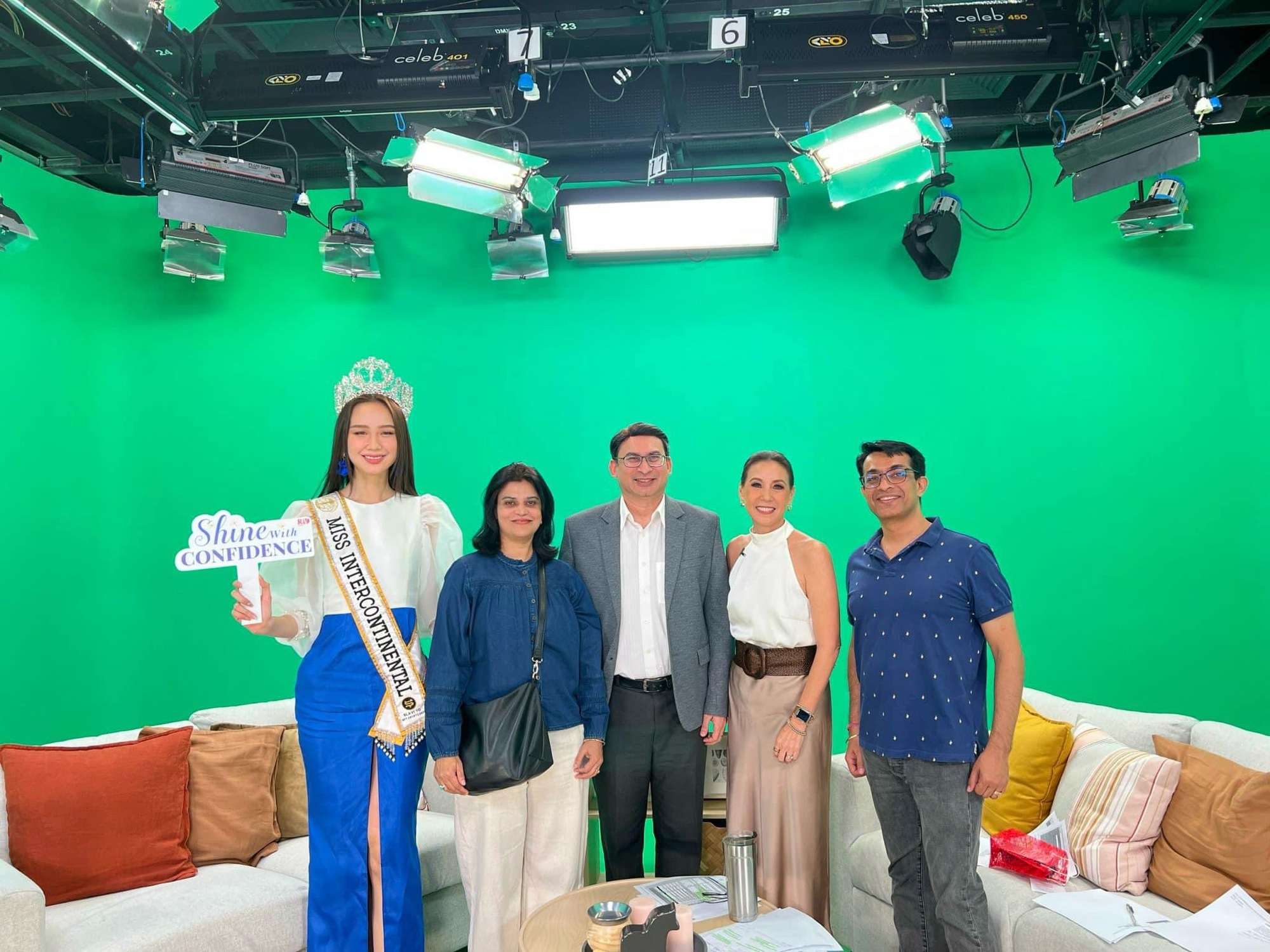 Hoa hậu Bảo Ngọc trổ tài bắn tiếng Anh trên sóng truyền hình Philippines - Ảnh 2.