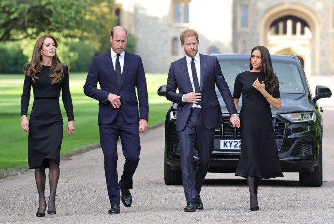 Chuyên gia hoàng gia: Harry - Meghan &quot;ghen tị&quot; với vợ chồng anh trai William và Kate vì một lý do, dù cố xoay chuyển tình thế cũng không được - Ảnh 1.