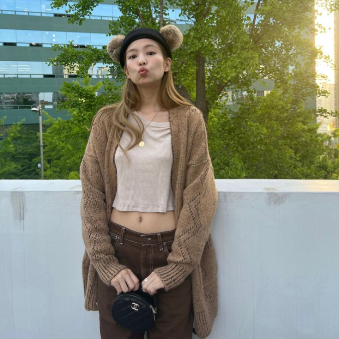 Sắm đồ theo Jennie: 6 mẫu áo khoác vừa ấm vừa sang giúp phong cách mùa đông của bạn bắt mắt như công chúa YG - Ảnh 4.
