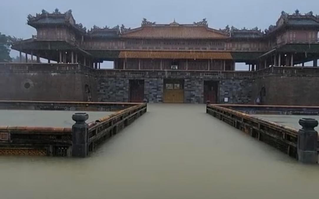 Kinh thành Huế ngập sâu trong đợt mưa lịch sử khiến nhiều người xót xa