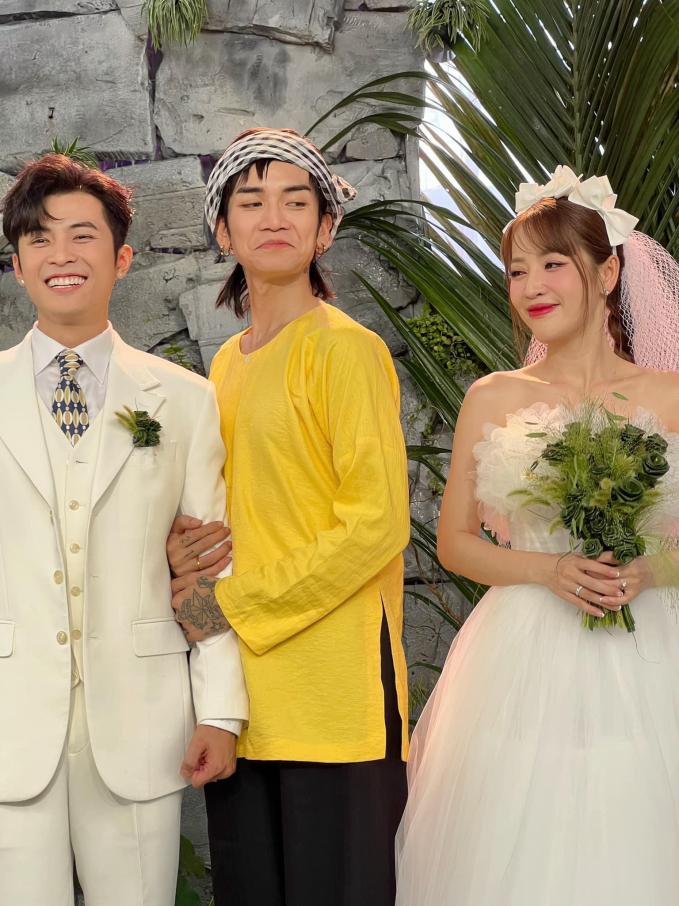 Sao Vbiz "quậy bung nóc" ở đám cưới Đồng Tháp của Puka: Hoà Minzy đứng bàn DJ, BB Trần - Hải Triều đã lên đồ bà ba! - Ảnh 4. Sao Vbiz "quậy bung nóc" ở đám cưới Đồng Tháp của Puka: Hoà Minzy đứng bàn DJ, BB Trần - Hải Triều đã lên đồ bà ba! - Ảnh 4.