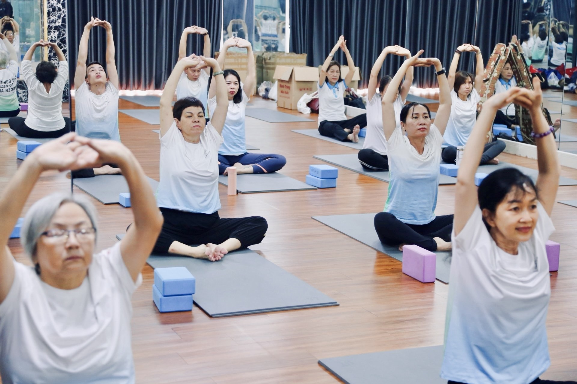 Những chiến binh K đặc biệt trong lớp học Yoga miễn phí ở Sài Gòn: Cô không còn thấy lẻ loi nữa... - Ảnh 5. Những chiến binh K đặc biệt trong lớp học Yoga miễn phí ở Sài Gòn: Cô không còn thấy lẻ loi nữa... - Ảnh 5.