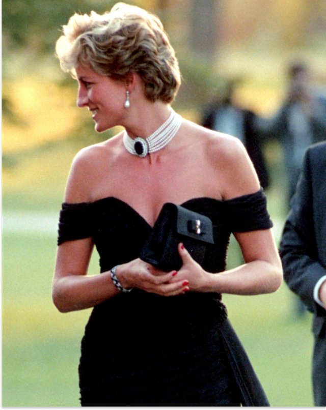 Những bộ váy báo thù xứng đáng đi vào sách mẫu, outfit của công nương Diana đứng đầu bảng - Ảnh 2.