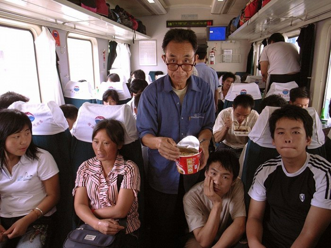 Các chuyến tàu hỏa ở Trung Quốc dần mất đi… thứ mùi &quot;đậm đà&quot; đặc trưng: Thanh niên hiện đại thấy vui, người thế hệ trước lại hoài niệm - Ảnh 1.
