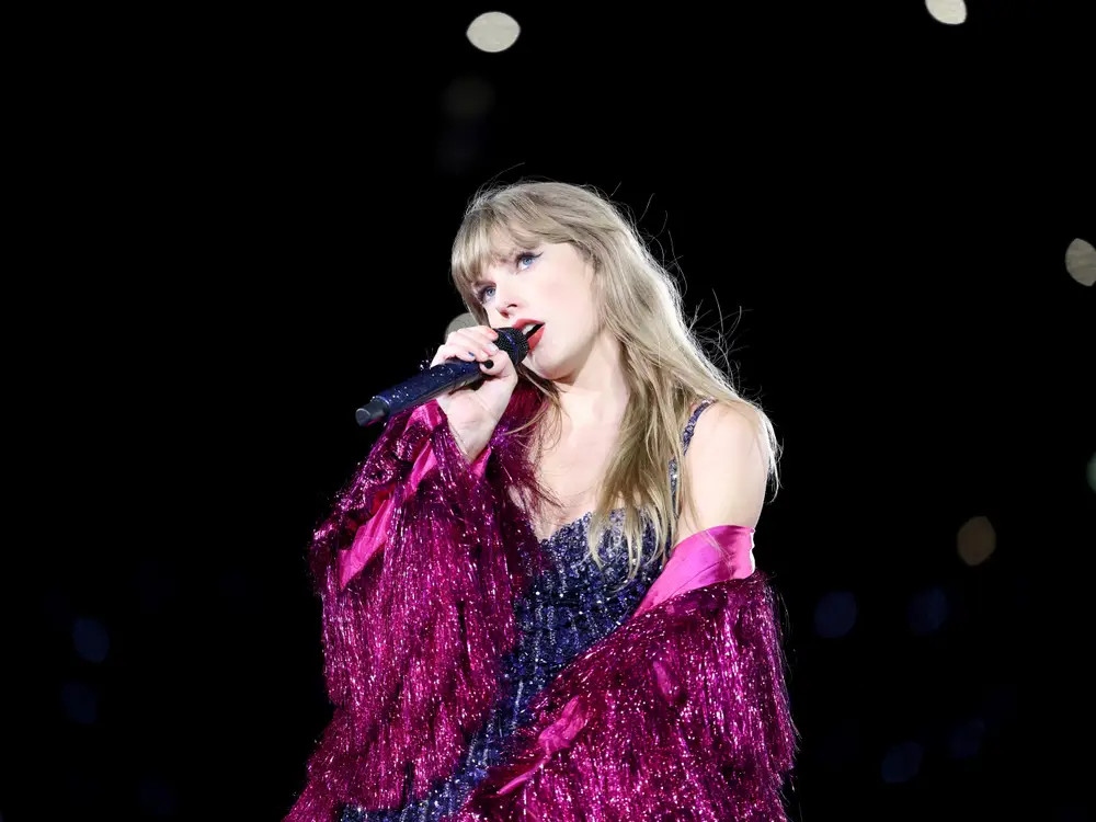 Ngắm nhìn những bộ trang phục gây sốt của Taylor Swift trong The Eras Tour - Ảnh 28.