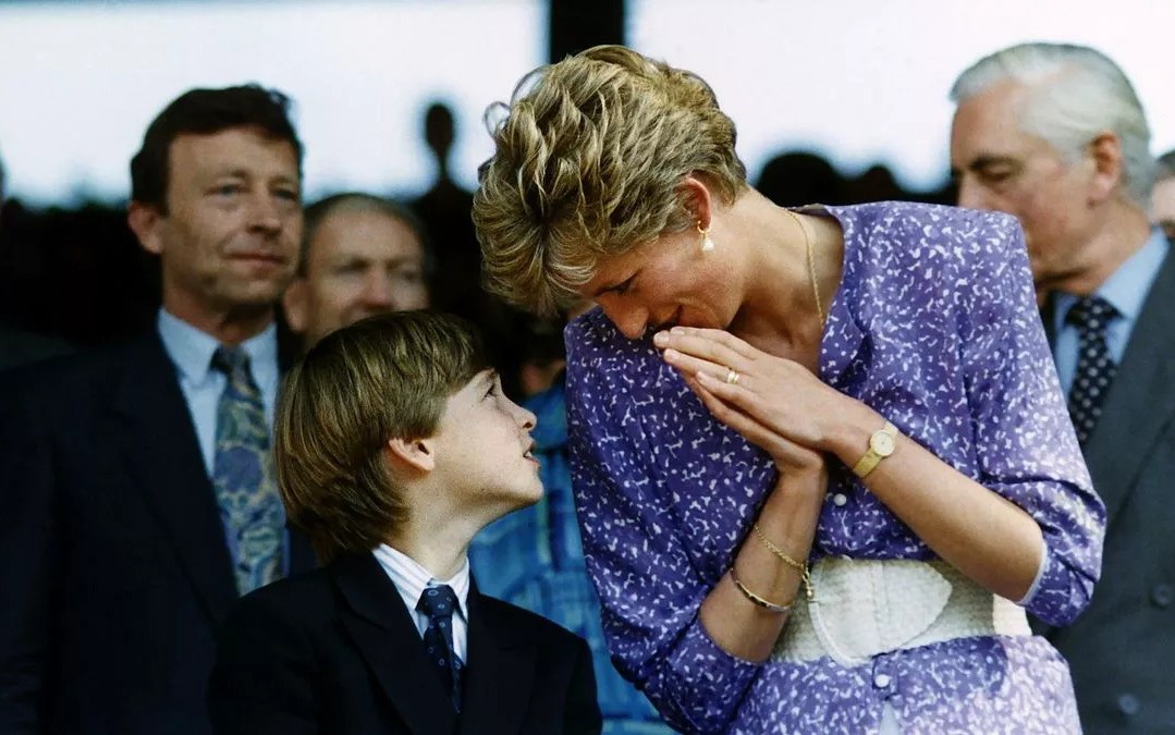 Lời hứa chất chứa sự đau lòng của Thân vương William với cố Vương phi Diana sau khi bà bị mất tước hiệu hoàng gia