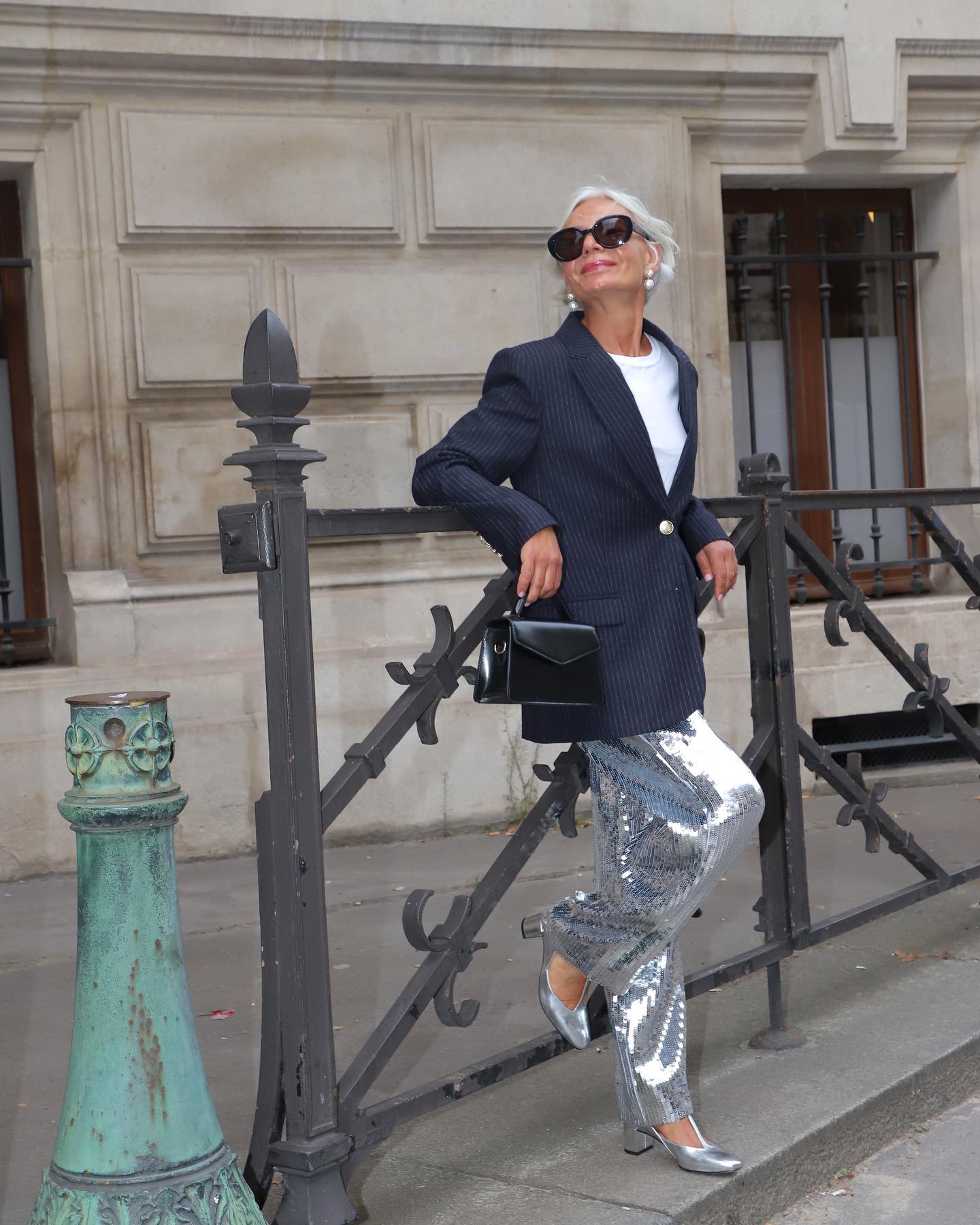 Quý bà U60 có phong cách sành điệu đỉnh cao, chứng minh tuổi nào cũng có thể mặc "chất" - Ảnh 7. Quý bà U60 có phong cách sành điệu đỉnh cao, chứng minh tuổi nào cũng có thể mặc "chất" - Ảnh 7.