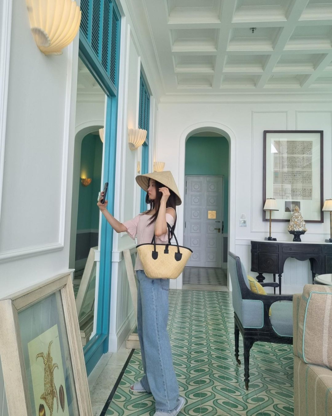 Nữ diễn viên "Cổ Tay Áo Màu Đỏ" đội nón lá, khoe visual xinh đẹp khi vi vu Phú Quốc - Ảnh 3. Nữ diễn viên "Cổ Tay Áo Màu Đỏ" đội nón lá, khoe visual xinh đẹp khi vi vu Phú Quốc - Ảnh 3.