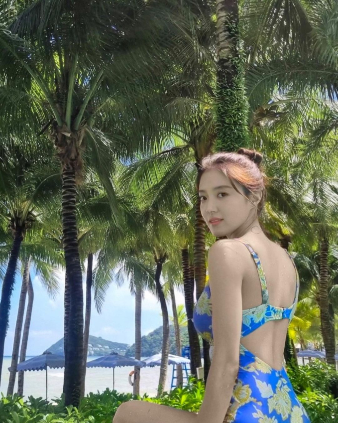 Nữ diễn viên "Cổ Tay Áo Màu Đỏ" đội nón lá, khoe visual xinh đẹp khi vi vu Phú Quốc - Ảnh 4. Nữ diễn viên "Cổ Tay Áo Màu Đỏ" đội nón lá, khoe visual xinh đẹp khi vi vu Phú Quốc - Ảnh 4.