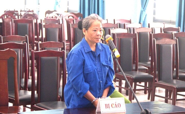 Mẹ v&agrave; 3 con g&aacute;i c&ugrave;ng nghiện ma t&uacute;y - Ảnh 1.