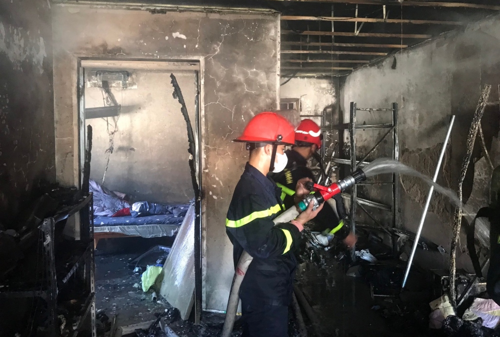 Dập tắt đám cháy tại chung cư Hoàng Huy (Hải Phòng) - Ảnh 1.