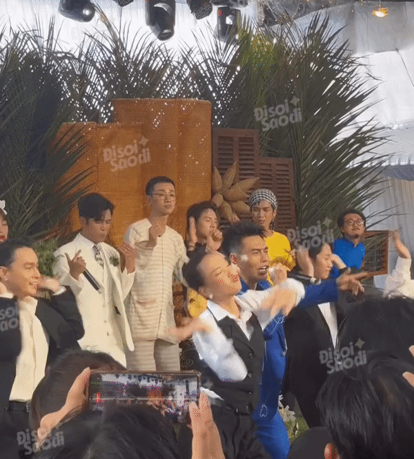 Đám cưới sao Việt: Ninh Dương Lan Ngọc gây sang chấn, Hồ Ngọc Hà - Hương Giang đầy bất ổn, Hoà Minzy là trùm cuối- Ảnh 3. Đám cưới sao Việt: Ninh Dương Lan Ngọc gây sang chấn, Hồ Ngọc Hà - Hương Giang đầy bất ổn, Hoà Minzy là trùm cuối- Ảnh 3.