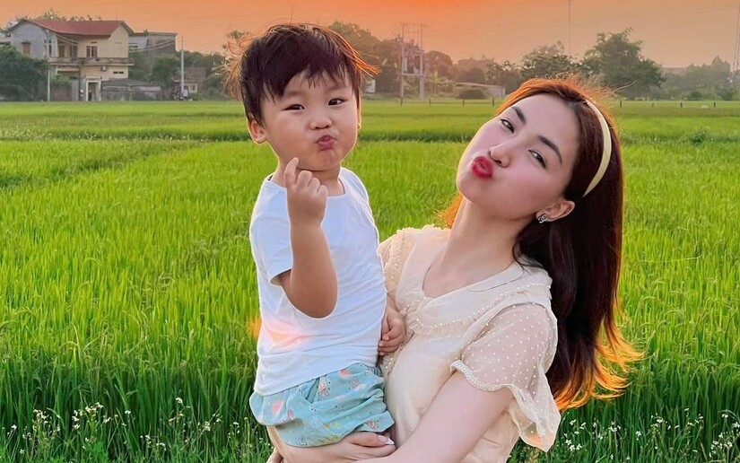 Hòa Minzy khoe ảnh đưa con đi chơi: Thì ra có một nơi chỉ tốn 7, 8 ngàn đồng nhưng giúp con sáng tạo vô đối