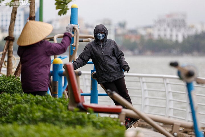 Miền Bắc ng&agrave;y nắng đ&ecirc;m r&eacute;t, nhiệt độ ch&ecirc;nh lệch hơn 10 độ C - Ảnh 1.
